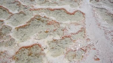 Türkiye 'de Pamukkale' nin beyaz geçitleri, kalsit kayalıkları. Yüksek kalite 4k görüntü