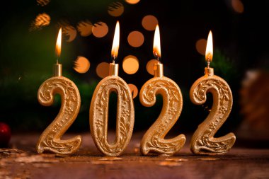 2022 numaralı mumlar şeklinde mumlar. Yeni yıl ve 2022 Noel kartları. Yüksek kalite fotoğraf