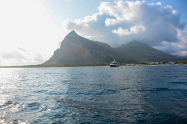 San Vito lo capo Dağları körfezden görüldü