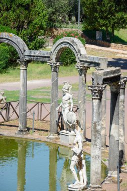 Tivoli Villa Adriana, İtalya: Roma heykelleri ve kemerleri ve Roma mimarisinin ayrıntıları
