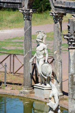 Tivoli Villa Adriana, İtalya: Roma heykelleri ve kemerleri ve Roma mimarisinin ayrıntıları