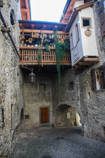 Mittelalterliche Italienische Dörfer Versteckt Den Bergen Und Wäldern — Stockfoto