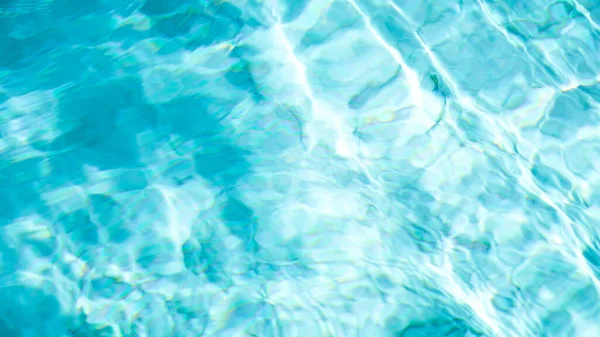 Textura da piscina de água e água de superfície na piscina, reflexão azul onda água da natureza na piscina exterior — Fotografia de Stock