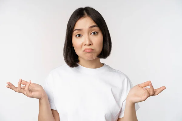 Portrait Confused Asian Woman Shrugging Shoulders Looking Clueless Puzzled Say — Stock Photo, Image