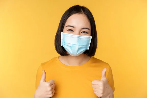 Mulher Coreana Alegre Máscara Facial Médica Apoiar Pessoas Durante Pandemia — Fotografia de Stock