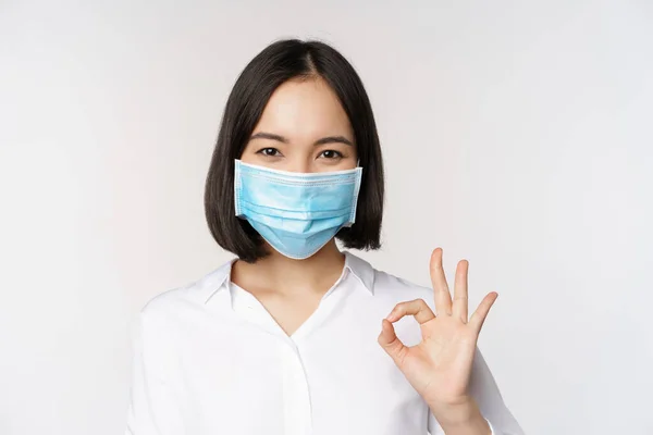 Concepto Covidio Salud Retrato Una Mujer Asiática Usando Mascarilla Médica —  Fotos de Stock