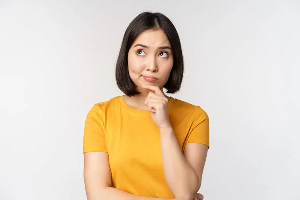 Beeld Van Het Denken Aziatische Vrouw Kijken Opzij Nadenken Het — Stockfoto