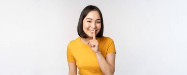 Sessiz ol. Sevimli Asyalı kadın, 