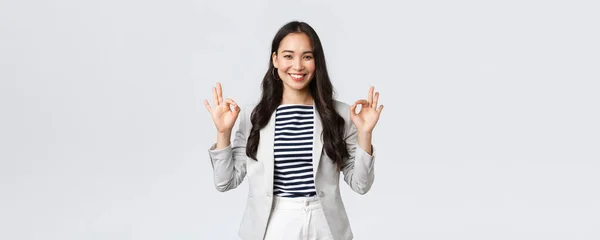 Business, finance and employment, female successful entrepreneurs concept. Friendly-looking professional smiling businesswoman guarantee best quality or good deal, show okay gesture, no problem — Stock Photo, Image