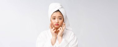 Sağlıklı sorunları olan genç bir kadın. güzellik ve sağlık konsepti.