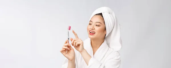 Fechar os dentes de uma mulher sorridente. ótimo para o conceito de cuidados odontológicos de saúde, isolado sobre fundo branco. asiática . — Fotografia de Stock