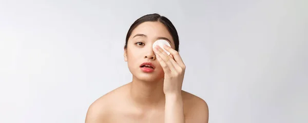 Skin care woman removing face makeup with cotton swab pad - skin care concept. Facial closeup of beautiful mixed race model with perfect skin. — Stockfoto