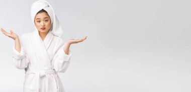 Sağlıklı sorunları olan genç bir kadın. güzellik ve sağlık konsepti.