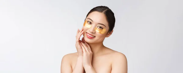 Asian beauty teenager woman care her skin with gold eye masks patches under eyes — Stock Photo, Image