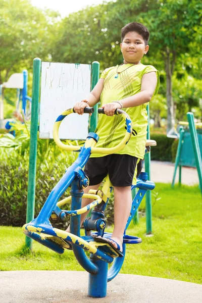 Mutlu Asya spor çocuk oyunundan Bahçe salıncak Bahçesi.