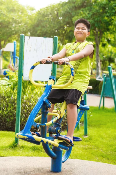 Mutlu Asya spor çocuk oyunundan Bahçe salıncak Bahçesi.