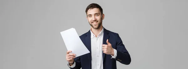 Businessconcept - portret knappe zakenman verslag van collega white met vertrouwen houden glimlachend gezicht en thump omhoog. Witte achtergrond. — Stockfoto