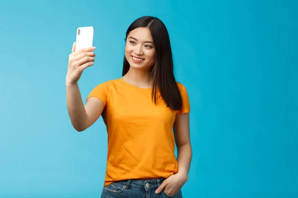Snygg Snygg Asiatisk Söt Flicka Hålla Smartphone Talar Video Samtal — Stockfoto