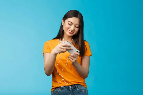 Lindo Entretenido Buen Aspecto Urbano Estudiante Pasar Descanso Jugando Juego — Foto de Stock