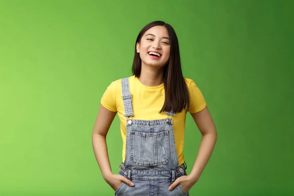 Despreocupado Entsuástico Extrovertido Atractivo Adolescente Asiático Chica Divertirse Riendo Amigos —  Fotos de Stock
