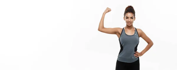 Conceito Saudável Fitness Retrato Jovem Bela Afro Americana Mostrando Seu — Fotografia de Stock