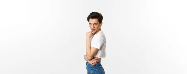 Lgbtq Concetto Orgoglio Vista Laterale Attraente Uomo Androgino Crop Top — Foto Stock