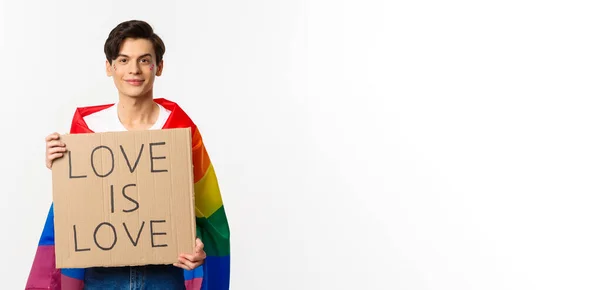 Activista Gay Sonriente Sosteniendo Signo Amor Amor Por Desfile Del —  Fotos de Stock