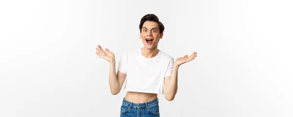 Lgbtq Concetto Orgoglio Bello Giovane Crop Top Alzando Mani Guardando — Foto Stock