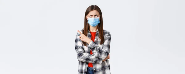 Coronavirus Outbreak Leisure Quarantine Social Distancing Emotions Concept Skeptical Young — Stock Photo, Image