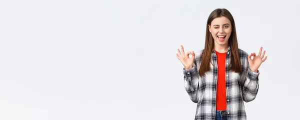 Estilo Vida Emociones Diferentes Concepto Actividades Ocio Mujer Joven Entusiasta —  Fotos de Stock