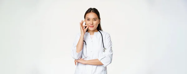 Tabu Orvosi Titoktartás Fiatal Ázsiai Orvos Női Orvos Mutató Száj — Stock Fotó