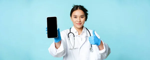 Web Healthcare Concepto Ayuda Línea Confiado Médico Enfermera Asiática Mostrando — Foto de Stock