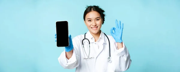 Web Healthcare Concepto Ayuda Línea Confiado Médico Enfermera Asiática Mostrando — Foto de Stock