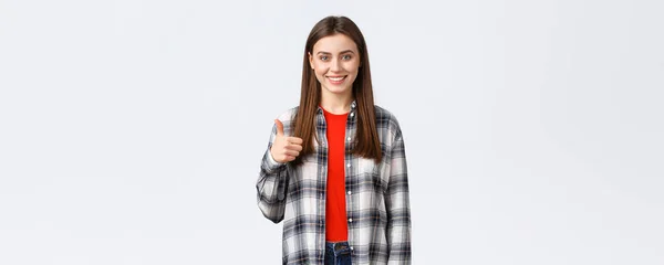 Lifestyle Verschillende Emoties Vrijetijdsbesteding Concept Zelfverzekerde Vrolijke Glimlachende Vrouwelijke Student — Stockfoto