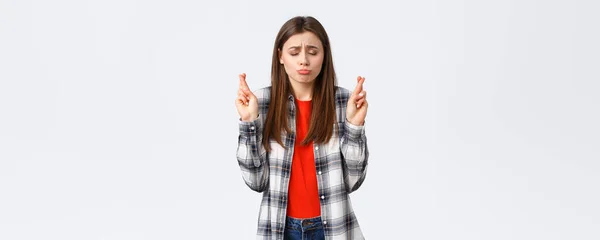 Lebensstil Andere Emotionen Freizeitkonzept Hoffnungsvolles Nettes Mädchen Glaubt Dass Träume — Stockfoto