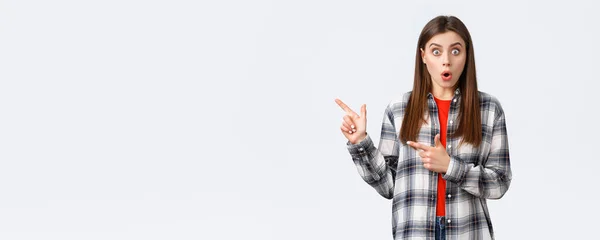 Lebensstil Andere Emotionen Freizeitkonzept Beeindruckte Kundin Mädchen Lässig Kariertem Hemd — Stockfoto