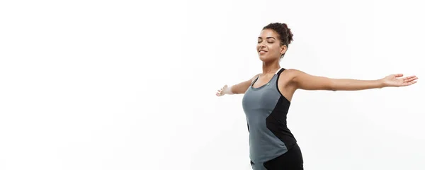 Concepto Saludable Fitness Retrato Una Joven Hermosa Afroamericana Con Las — Foto de Stock