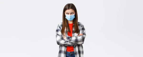 Brote Coronavirus Cuarentena Ocio Distanciamiento Social Concepto Emociones Muchacha Linda — Foto de Stock