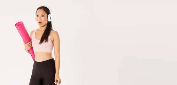 Sport Wellbeing Active Lifestyle Concept Shocked Startled Asian Girl Headphones — Stock Photo, Image