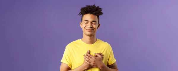 Sempre Meu Coração Tocado Jovem Bonito Despreocupado Com Temores Camiseta — Fotografia de Stock