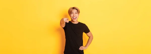 Portrait Cheerful Handsome Asian Guy Blond Hair Choosing You Smiling — Stock Photo, Image