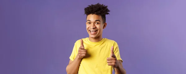 Acredita Retrato Jovem Alegre Otimista Encuraging Para Continuar Apontando Dedos — Fotografia de Stock