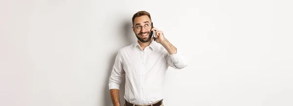 Homme Affaires Prospère Lunettes Parlant Sur Téléphone Portable Regardant Satisfait — Photo