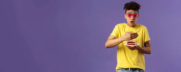 Conceito Celebração Festa Feriados Retrato Feliz Engraçado Jovem Entusiasta Celebrando — Fotografia de Stock