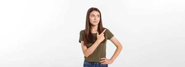 Retrato Feliz Sorprendida Joven Pie Aislado Sobre Fondo Gris Mirando — Foto de Stock