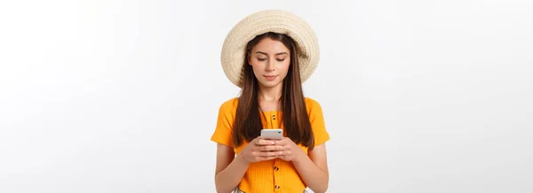 Kvinna Som Skickar Sms Mobiltelefon Isolerad Vit Bakgrund — Stockfoto