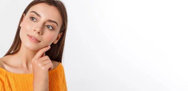 Amigável Sorrindo Jovem Mulher Com Beatiful Rosto Retrato Estúdio Tiro — Fotografia de Stock