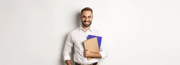 Jonge Knappe Man Met Notitieboekjes Concept Van Learning Cursussen — Stockfoto