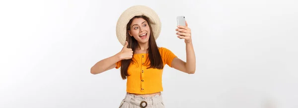 Giovane Donna Caucasica Godendo Selfie Con Stessa Isolata Sfondo Bianco — Foto Stock