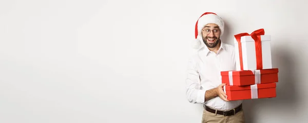 Frohe Weihnachten Feiertage Konzept Aufgeregter Mann Feiert Weihnachten Trägt Weihnachtsmütze — Stockfoto